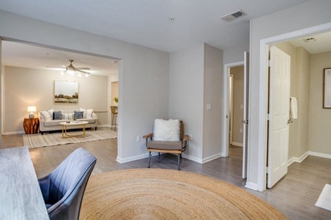 Spacious Bedrooms With En Suite Closet And Bathrooms  at The Monroe Apartment Homes, Florida, 32303